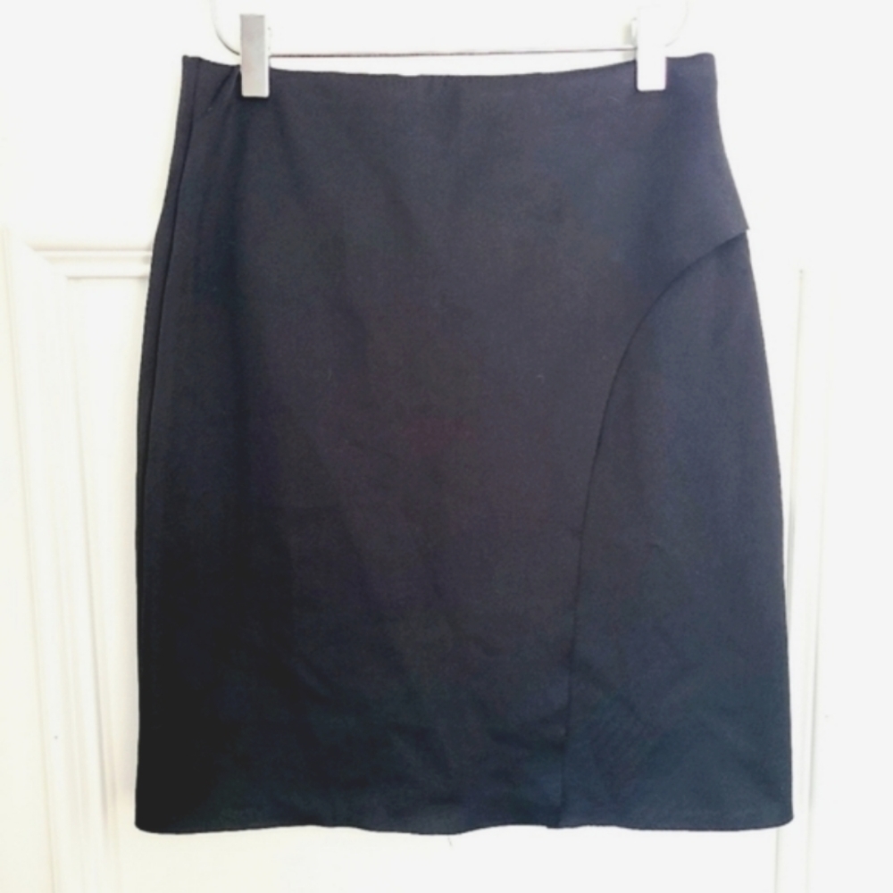 Icone curved slit mini skirt